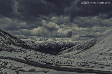 远眺贡嘎雪山