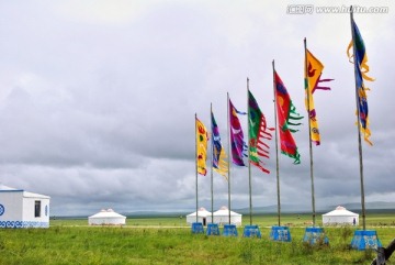内蒙古满洲里呼伦贝尔草原彩旗