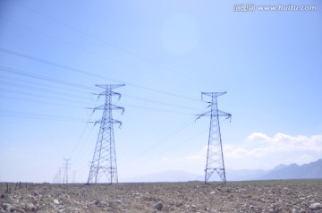戈壁 高压电线杆 能源