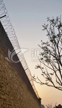 监狱高墙 铁网