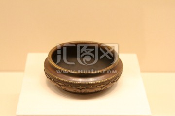 明朝莲花瓣纹香炉