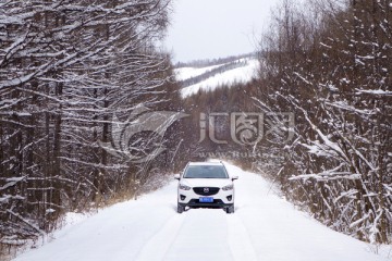 雪路越野车