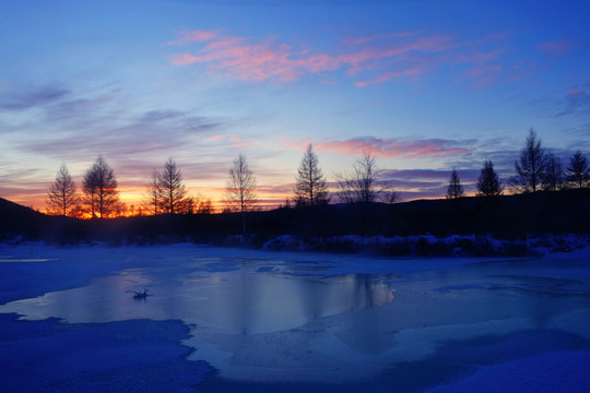 朝阳冰河
