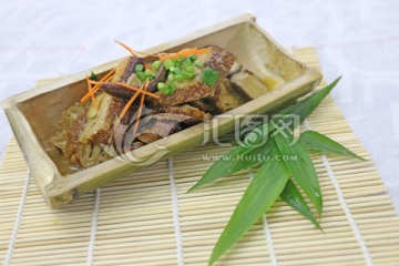 竹筒小菜炝炒素鸭