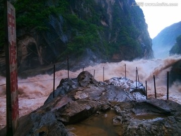 云南香格里拉虎跳峡中虎跳峡