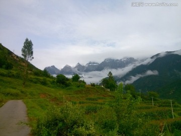 云南香格里拉虎跳峡徒步路线