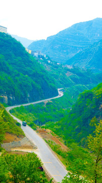 山里公路  山谷