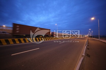 上海傍晚高速公路
