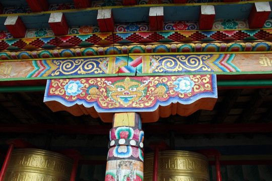 藏族寺庙柱梁装饰画元素