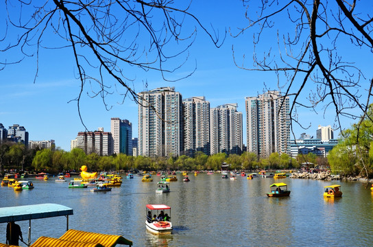 湖面建筑美景