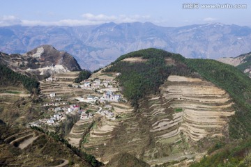 山上村庄 梯田