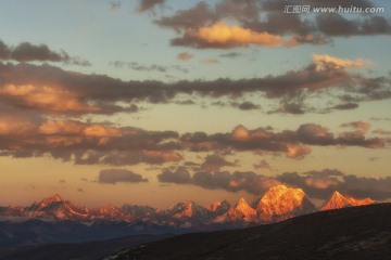 贡嘎雪山夕阳