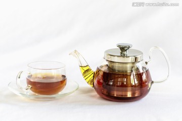 玻璃壶里的红茶