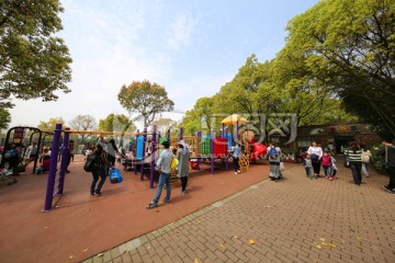 动物园小孩游乐设施