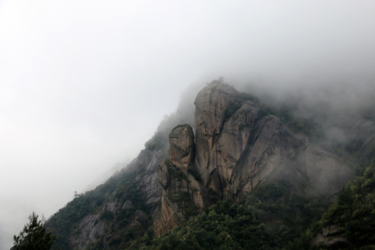 山与雾