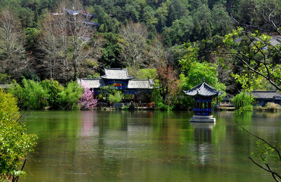 水岸亭台楼阁