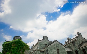 蓝天白云下的岭南印象园