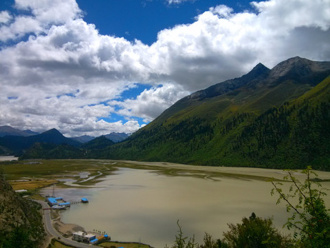 西藏然乌湖然乌镇