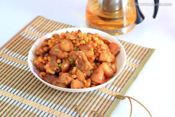 黄豆焖猪蹄 养生菜谱