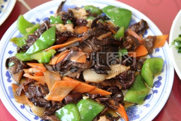 野蘑菇炒辣椒