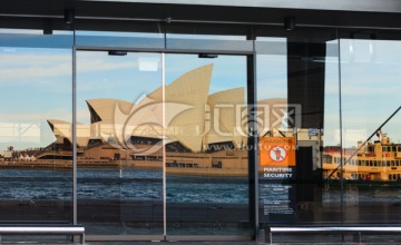 镜中的悉尼歌剧院