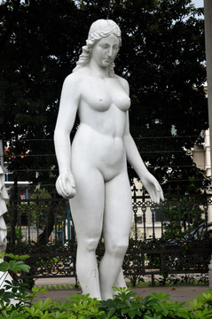 西方女人体雕塑