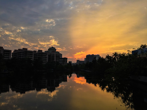 海南省海口市人民公园东湖夕阳落