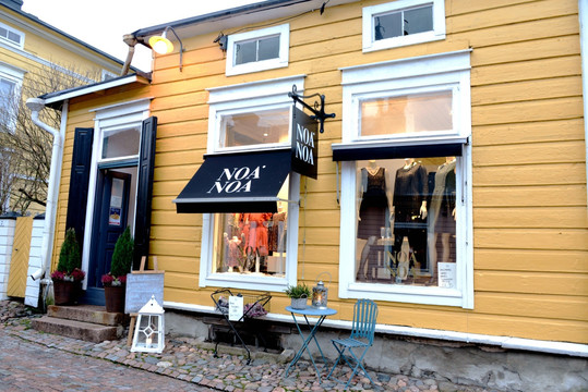 芬兰小镇街头商店
