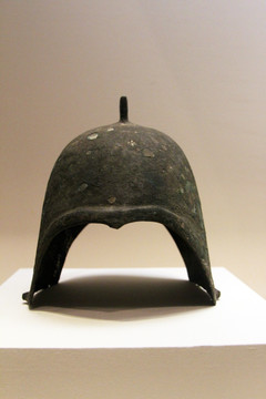 战国青铜头盔