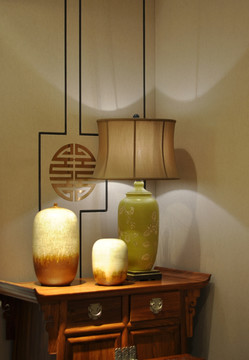 中式家具与陶瓷装饰品