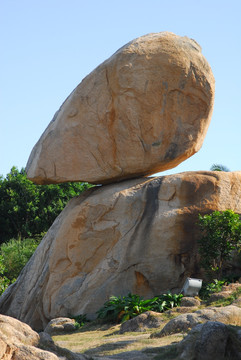 东山风动石景区