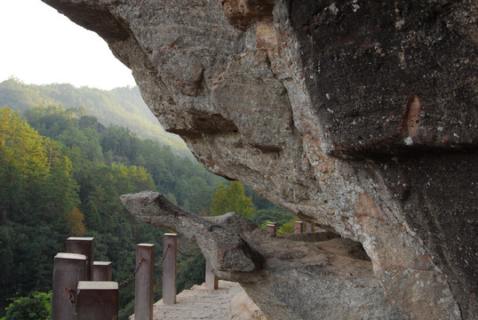 武夷山南线景区虎啸岩