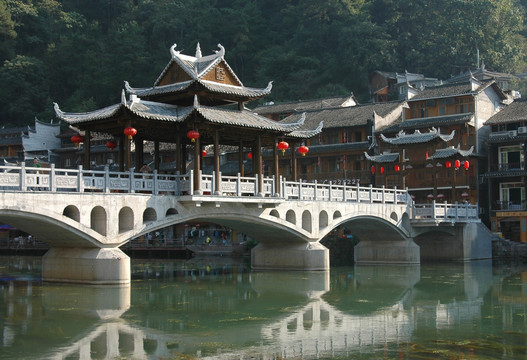 凤凰古城石桥