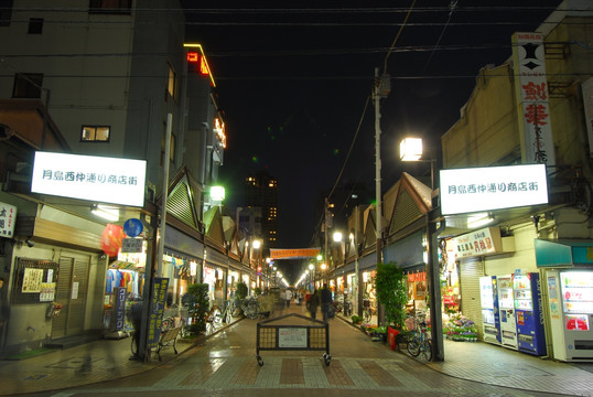 月岛夜景街景