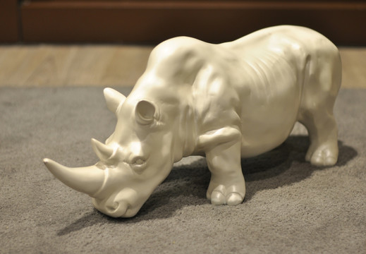 白色犀牛雕塑