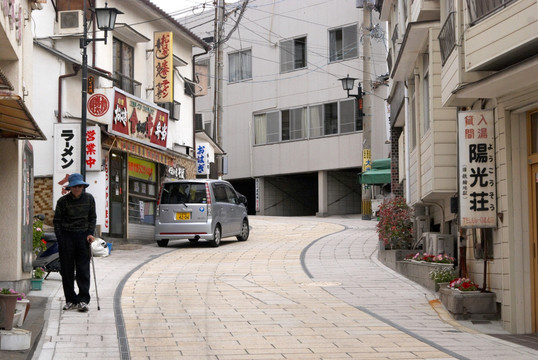 铁轮温泉街景