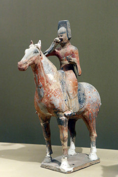 唐代彩绘釉陶骑马乐俑