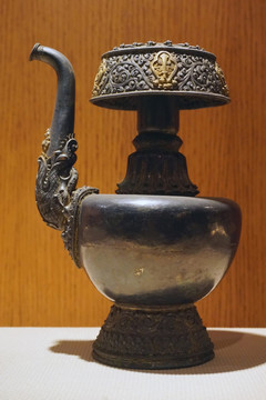 藏传佛教文物 银净水瓶