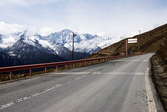 四川巴郞山盘山公路