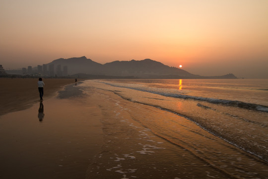 青岛石老人海水浴场日出