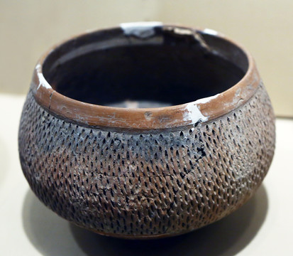 新石器时代戳印纹陶盂