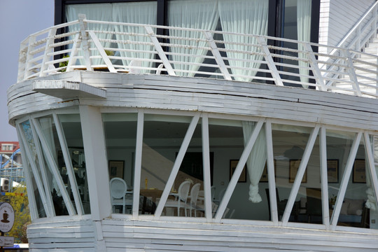 高档餐厅 船形海景房餐馆