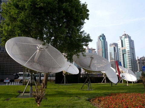 通讯卫星接收天线