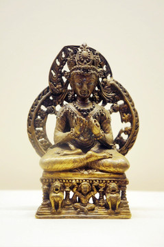 11世纪铜宝冠释迦牟尼佛坐像