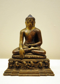 11世纪铜释迦牟尼佛坐像