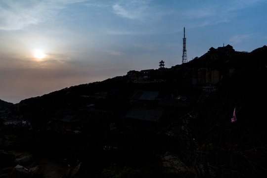 泰山玉皇顶剪影