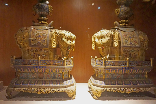 藏传佛教文物 清代镀金铜象蜡台