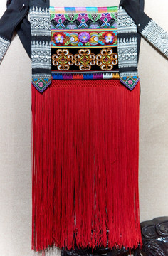 彝族刺绣香包
