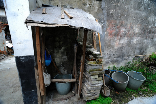 农村简易厕所