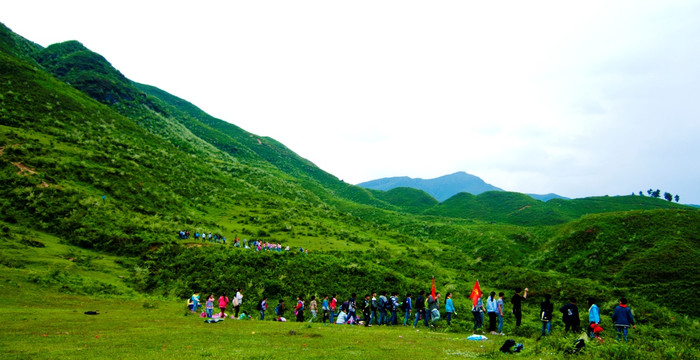 山野春游  大山